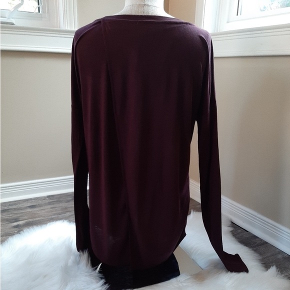 Lightly worn long sleeves, soft and sexy back - Picture 4 of 5